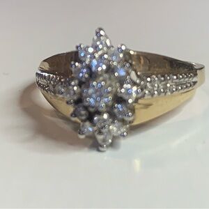 10kt Gold Diamond Cluster 💍 Ring ..Gorgeous! No missing diamonds 💎 beautiful